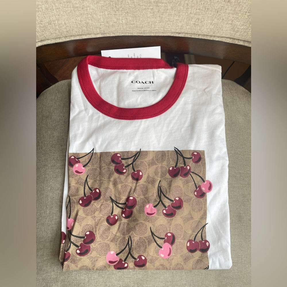 NWT！COACH Signature Square Cherry T Shirt In Organic Cotton（COACH CZ064）Size M